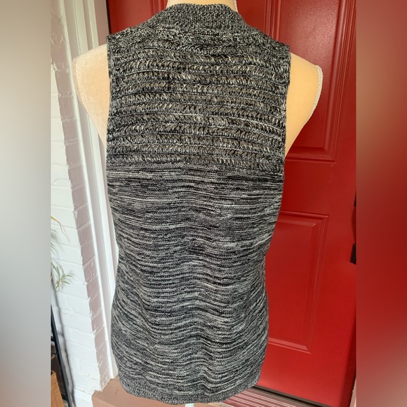 Gap brand tank top, black with some white - Picture 6 of 6